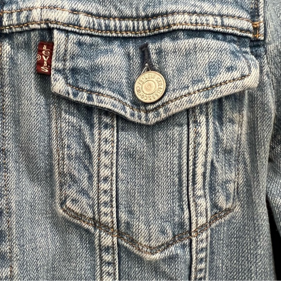 LEVI’S Jean Jacket - Picture 4 of 6